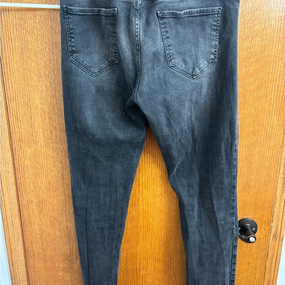 Boohoo man tapered jeans - Picture 2 of 2